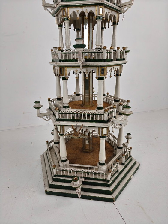 Image 1 of Pirámide navideña artesanal del siglo XIX – Arte popular