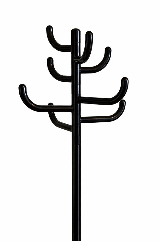 Perchero posmoderno diseñado por Rutger Andersson para IKEA en la década de 1980