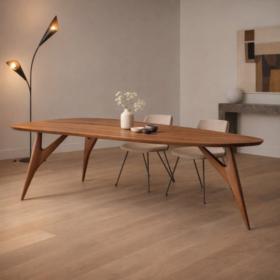 Image 1 of GREYGE TED Esstisch aus Walnussholz, 240 cm – Handgefertigter Designertisch aus massivem italienischem Walnussholz