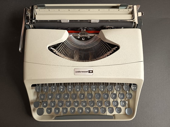 Image 1 of Underwood 18, La macchina da scrivere italiana (1966) restaurata