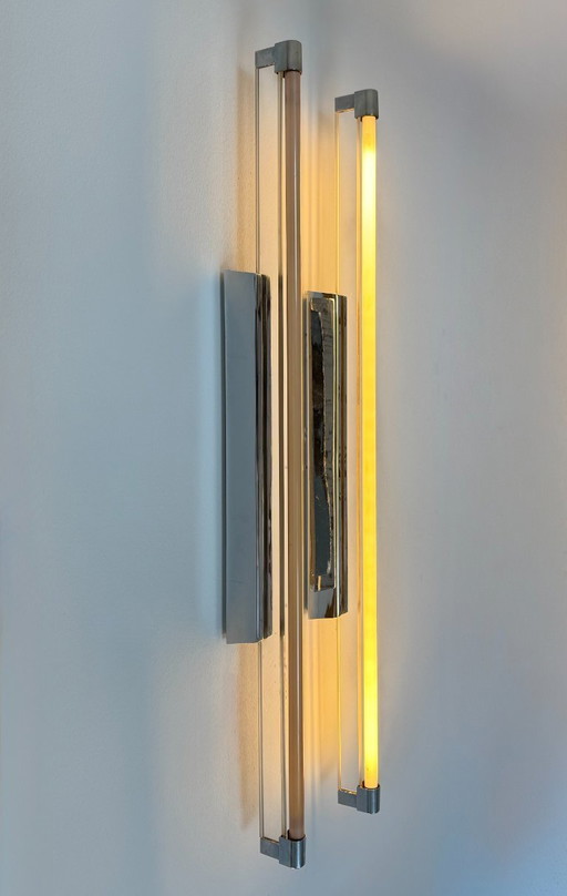 Een paar vintage XL wandlampen, verchroomd metaal en transparant ABS, Italië, 1980