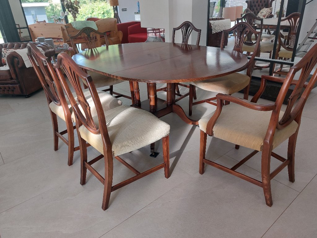 Bevan Funnell Reprodux dining table + 6 chairs — classic English