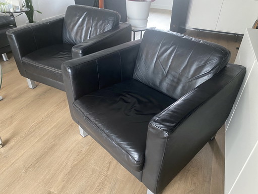 Twee leren fauteuils van Leather World