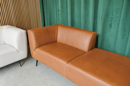 Chaise longue en cuir cognac Montel