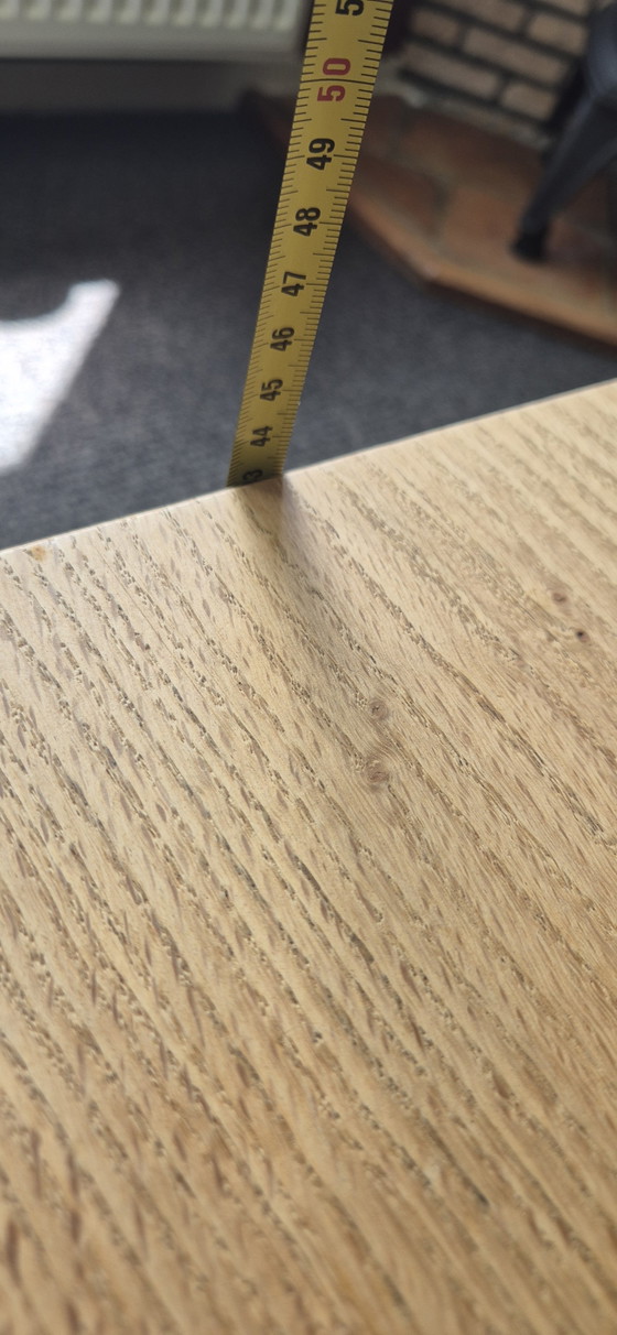 Image 1 of Longue table basse en chêne avec deux tiroirs