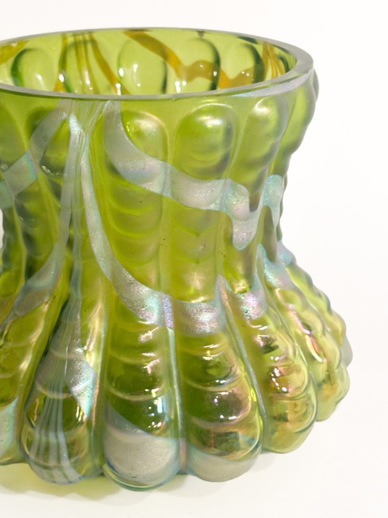 Vase Loetz en verre vert irisé et argenté des années 1950 – Glass (photo 5 of 11)