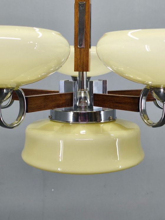 Image 1 of Art Deco kroonluchter van chroom en walnoothout, Tsjechoslowakije, jaren 1930