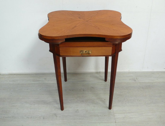 Image 1 of Antico tavolo da cucito con tavolo da gioco girevole a forma di trifoglio, circa 1900