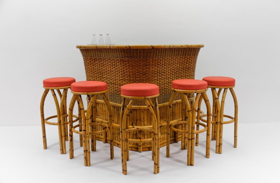 Image 1 of Bamboe bar met 5 bamboe barkrukken, jaren 1950, Italië