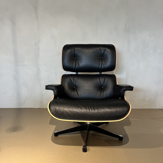 Image 1 of Vitra Eames lounge chair incl. ottoman - santos palissander XL