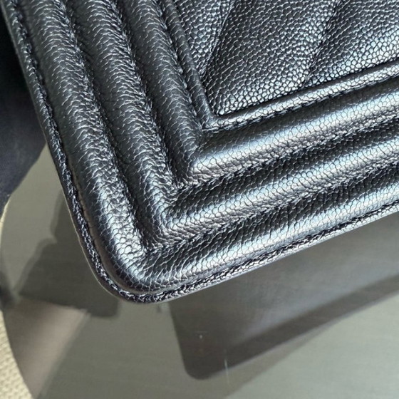 Image 1 of Chanel Boy Medium - Caviale 25 cm Chevron Nero Hardware Oro