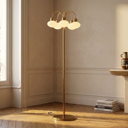 Lampada da terra vintage in ottone con cinque paralumi in vetro opalino, metà del XX secolo, Cecoslovacchia, 165 × 60 × 30 cm