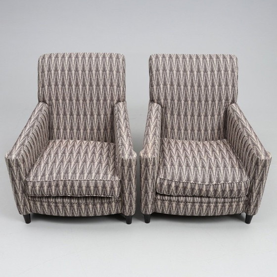 Image 1 of Pair of mid-century modern Nordic armchairs in solid wood with neutral textile upholstery, two items, dating from 1940–1950, in 