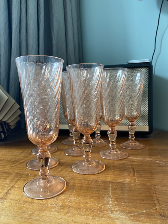 Image 1 of Vintage Luminarc Rosaline Pink Swirl champagneglazen uit Frankrijk