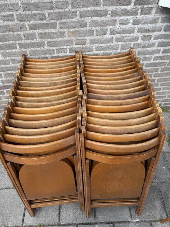 Image 1 of Partij van 37x vintage hardhouten klapstoel ‘70
