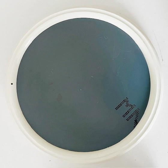 Image 1 of Espejo de pared redondo estilo retro de mediados de siglo, de plástico gris, década de 1970.