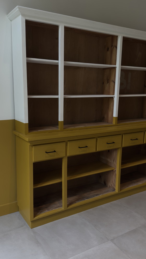 Image 1 of Grande mobiletto per biblioteca in legno massello - Piano e base modulari