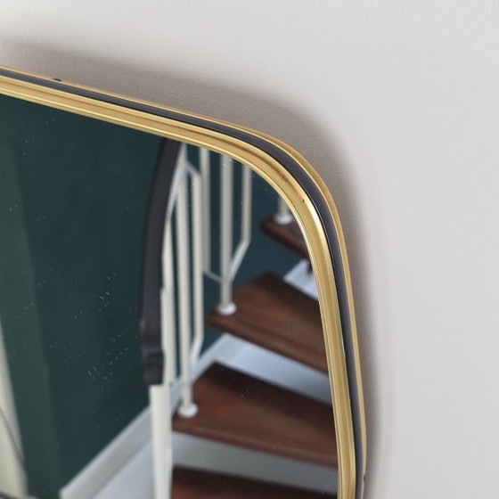 Image 1 of 1 van 2: XL Vintage spiegel uit jaren '50 / '60. Langwerpige spiegel met messing lijst. Retro wandspiegel. Goudkleurige lijst.