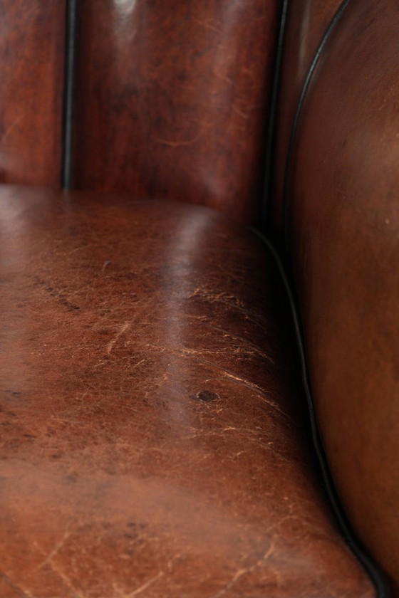2 fauteuils en peau de mouton au design unique, avec passepoil noir et couleurs profondes. – Leather (photo 13 of 20)