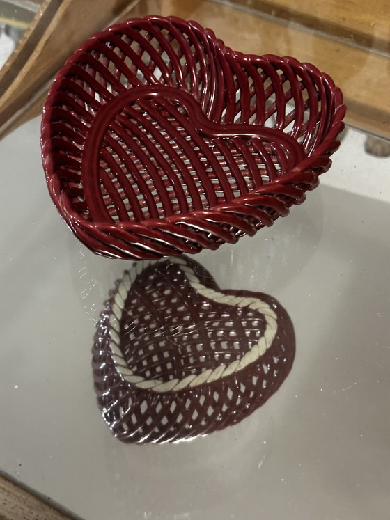 Image 1 of Vassoio portagioie/centrotavola a forma di cuore in ceramica intrecciata - stile Massier anni '50