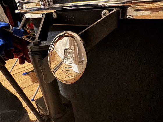 Image 1 of Vitra Eames Soft pad draaistoel EA217