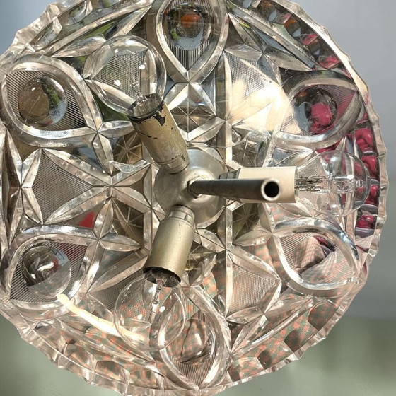 Lampada a sospensione in stile moderno italiano a forma di UFO, con vetro tagliato e cromo, anni '70. (photo 14 of 15)