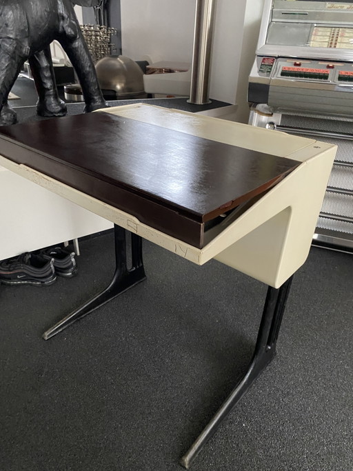 Scrivania dal design vintage di Luigi Collani