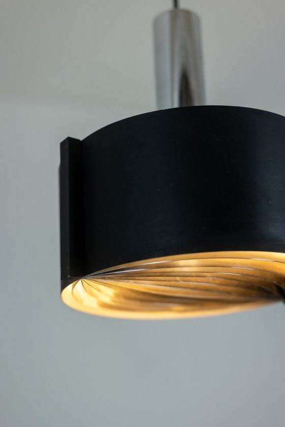 Image 1 of Suspension en métal laqué noir et chromé. Années 1960.