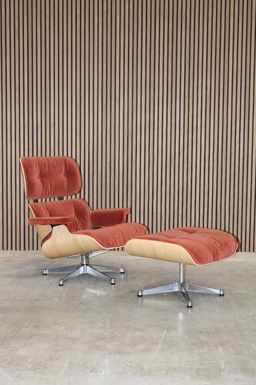 Poltrona e poggiapiedi Vitra Eames - Calma Brandy