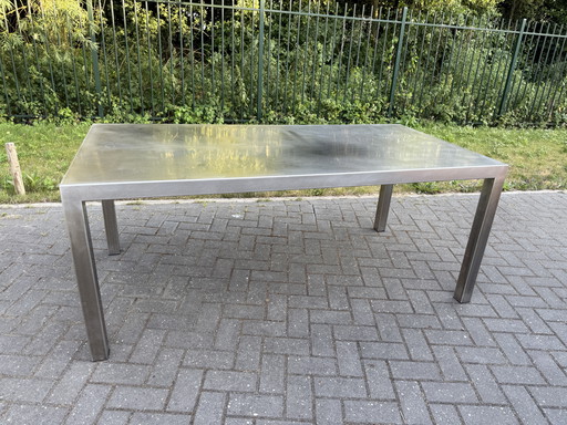 KARMA Design dining table | Gerard van den Berg | Seemless stainless steel