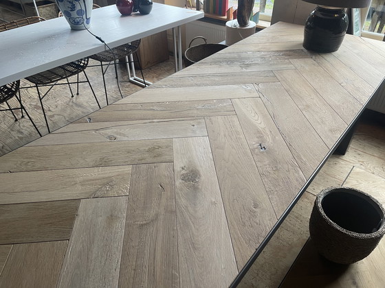 Image 1 of Tavolo da pranzo a spina di pesce in legno riciclato