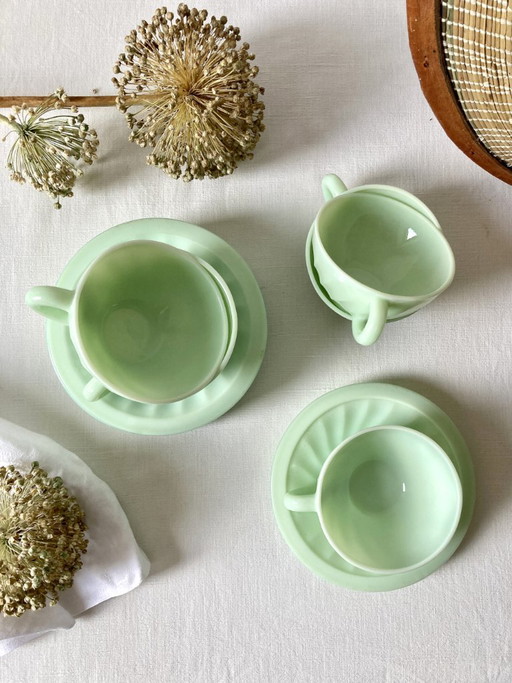 Cups and saucers in molded pressed glass, 1950s – servies (photo 2 of 9)