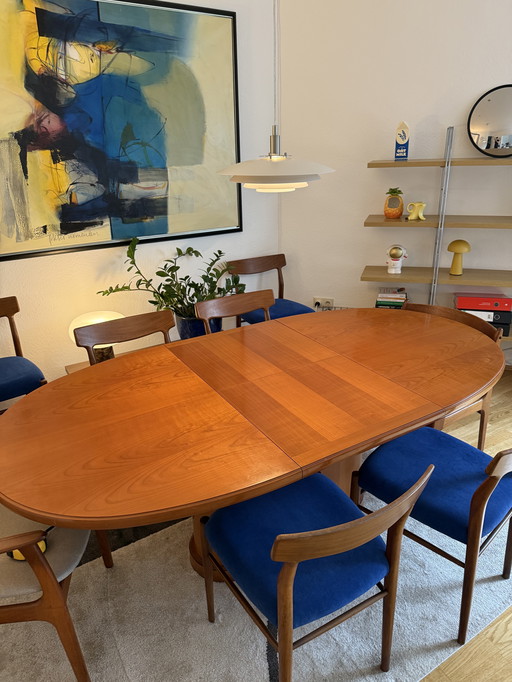 Esstisch Mid Century Bauhaus ovaal
