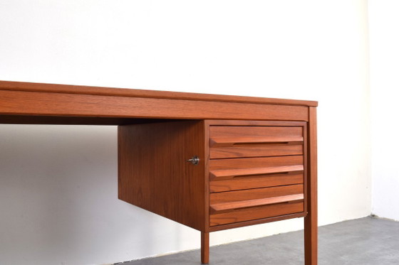 Scrivania direzionale in teak di metà secolo, disegnata da Torbjørn Afdal per Bruksbo, anni '60. – Scrivanie (photo 14 of 18)