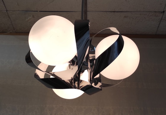 Image 1 of Lámpara de araña de estilo futurista en cromo y cristal opalino - década de 1970