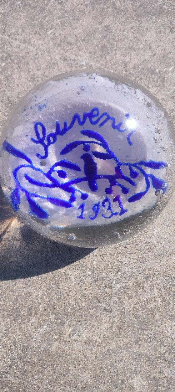 Image 1 of Presse-papier provenant de France, offert en cadeau de mariage en 1931.