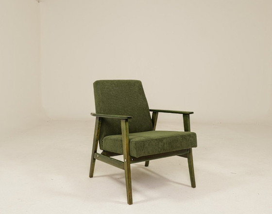 Image 1 of Vintage loungestoel van olijfgroen corduroy, groen hout, mid-century design, 1960.