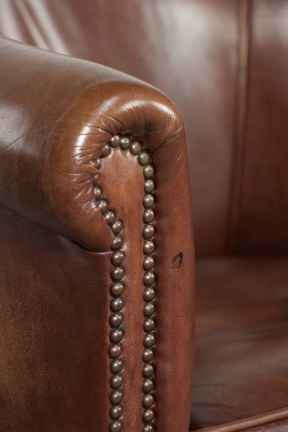 Image 1 of Rundleren clubfauteuil in een mooie donkere cognac kleur in Engelse stijl
