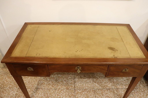 Antique Desk in Walnut, Italy 18th Century