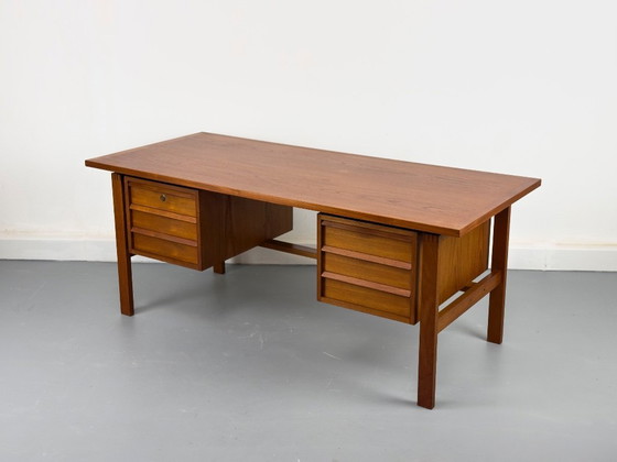 Image 1 of Teakhouten bureau uit het midden van de eeuw door Svend Åge Madsen voor Sigurd Hansen, jaren 60