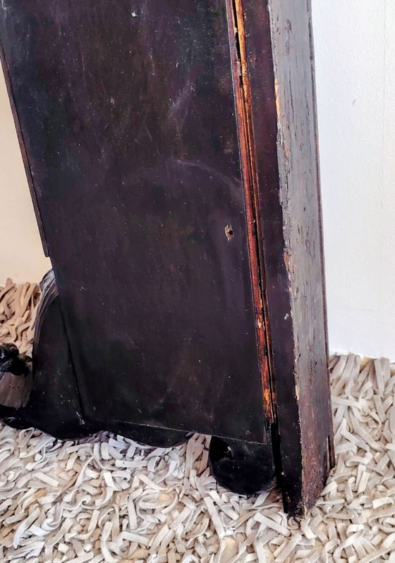 Image 1 of Panneau ancien en bois sculpté représentant un chérubin.