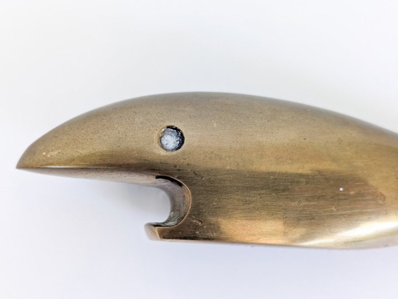 Abrebotellas de latón macizo con forma de ballena de mediados de siglo, estilo retro. – Accesorios de mesa (photo 5 of 13)