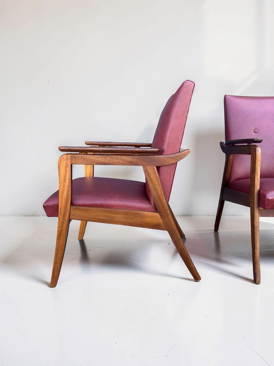 Image 1 of Ensemble de fauteuils design vintage – similicuir rouge et teck (années 1960)
