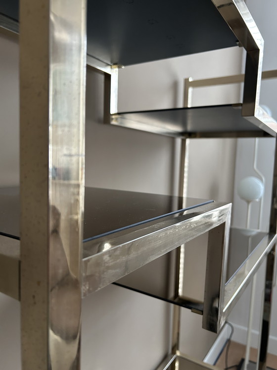 Image 1 of 20e-eeuwse Italiaanse etagèreplanken van messing en rookglas, jaren 70