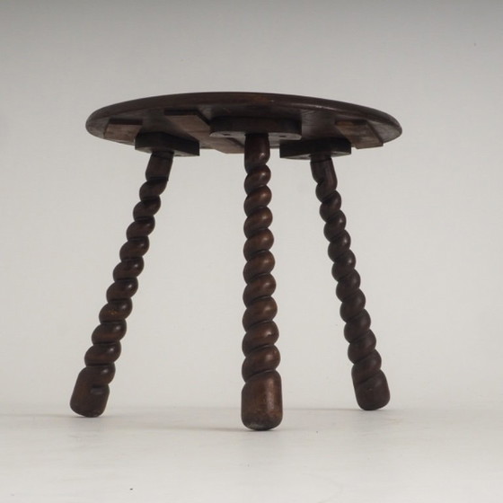 Franse eikenhouten driepoot bijzettafel, toegeschreven aan Charles Dudouyt. – Wood (photo 6 of 17)