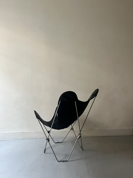 Image 1 of Sillón con diseño de mariposa en cromo y cuero negro