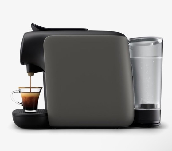 Image 1 of L'appareil à café ou à café avec du bon et du nouveau een jaar garantie avec de vraies tasses en bij 