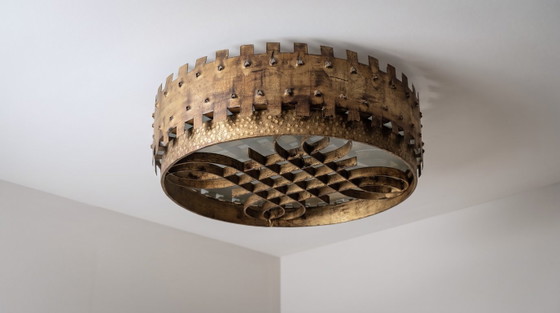 Lampada da soffitto brutalista di metà secolo in ferro battuto dorato con motivo a castello, anni '40 (photo 2 of 11)