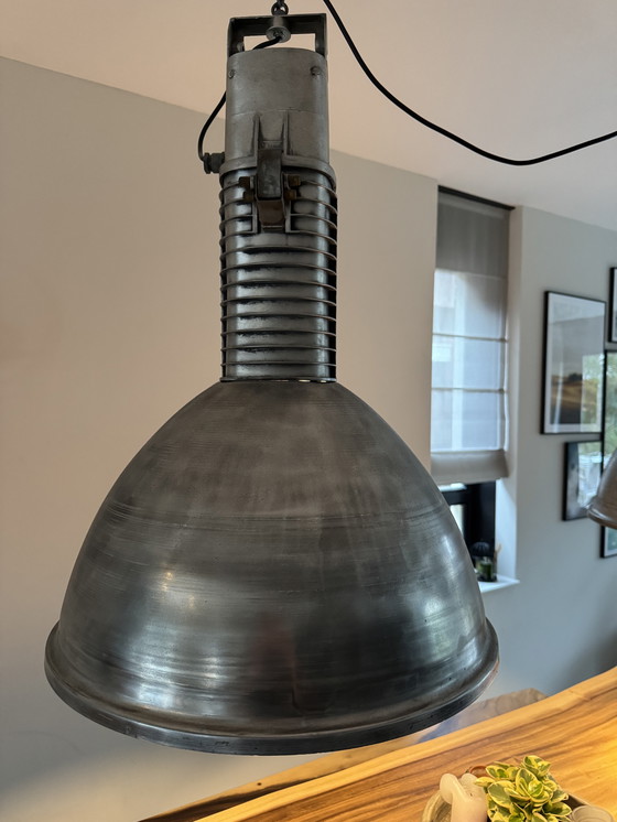 Image 1 of 2 Originele fabriekslampen