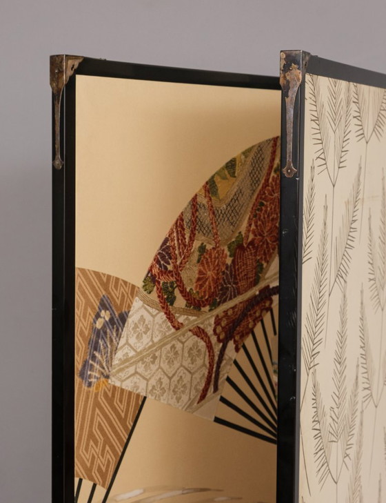 Image 1 of Antiek Japans kamerscherm met kleurrijke waaiers